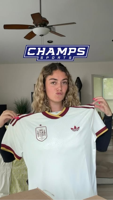 Instagram post by @nati.rodriguez for Champs Sports. Caption reads: Went to @champssports and left with the @sefutbol....