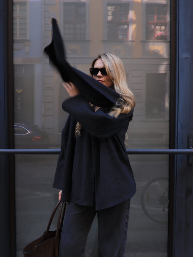 Instagram post by @bielickalicja for OGL Move. Caption reads: Scarf Jacket from @ogl_move @ogl.europe 

#oglmove....