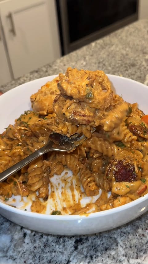 Instagram post by @eatsbytweeet for Banza. Caption reads: [...] I see why this was a hit!! I’m using....