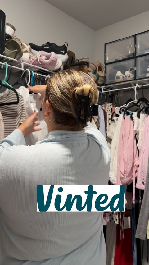 Instagram post by @karrllsss__ for Vinted. Caption reads: #ad follow me on @vinted (mamakarlsss) & start....