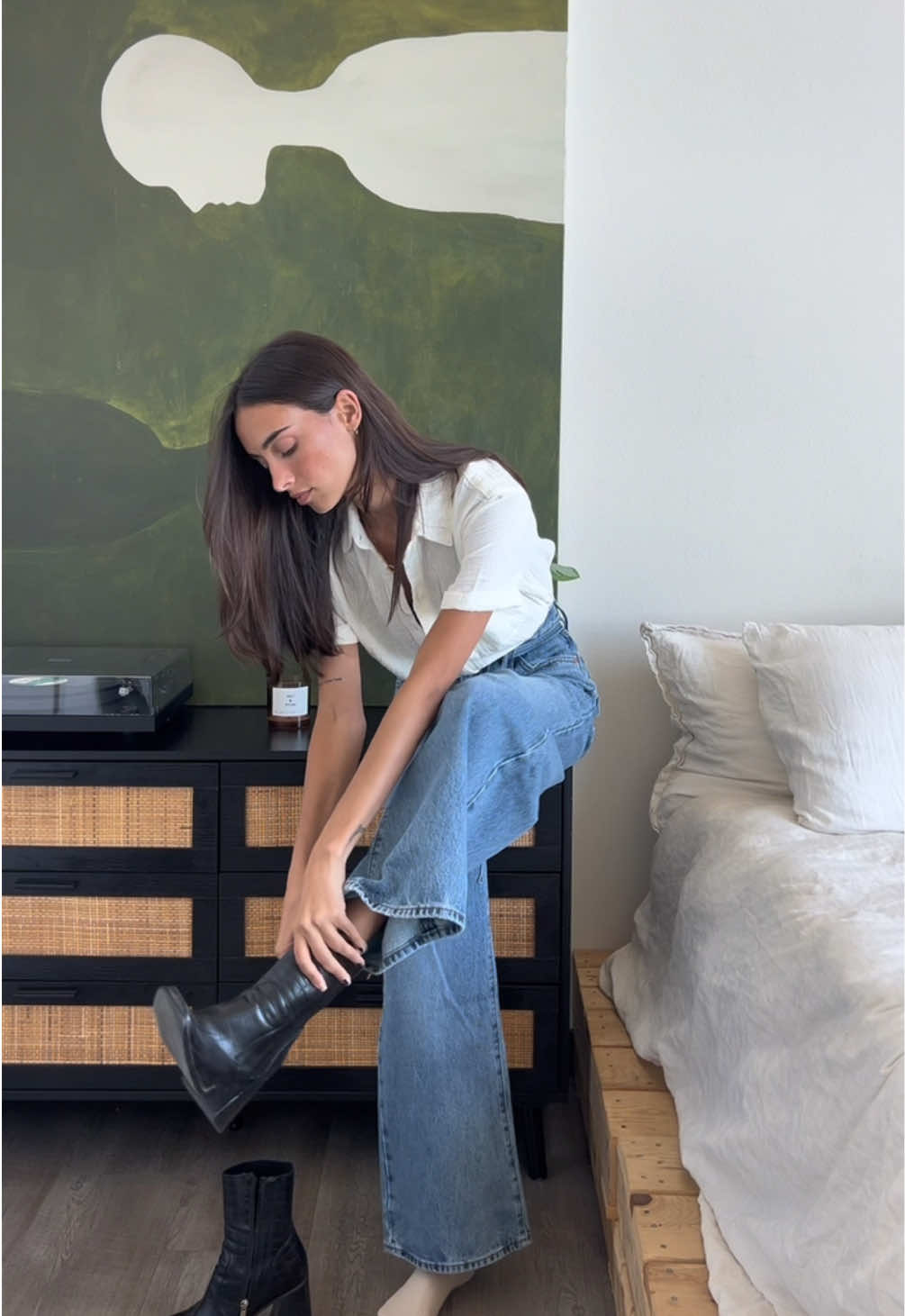 TikTok post by @nikkijayokay for Levi’s. Caption reads: GRWM in my baggy Levi’s #grwm #levispartner #art....