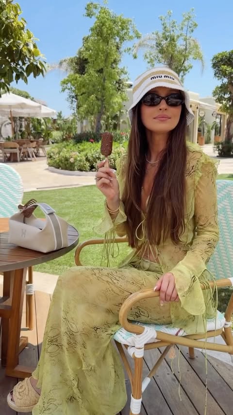 Instagram post by @marina_official for Magnum Ice Cream. Caption reads: [reklama] My summer obsession @magnum🤎 #Magnum....