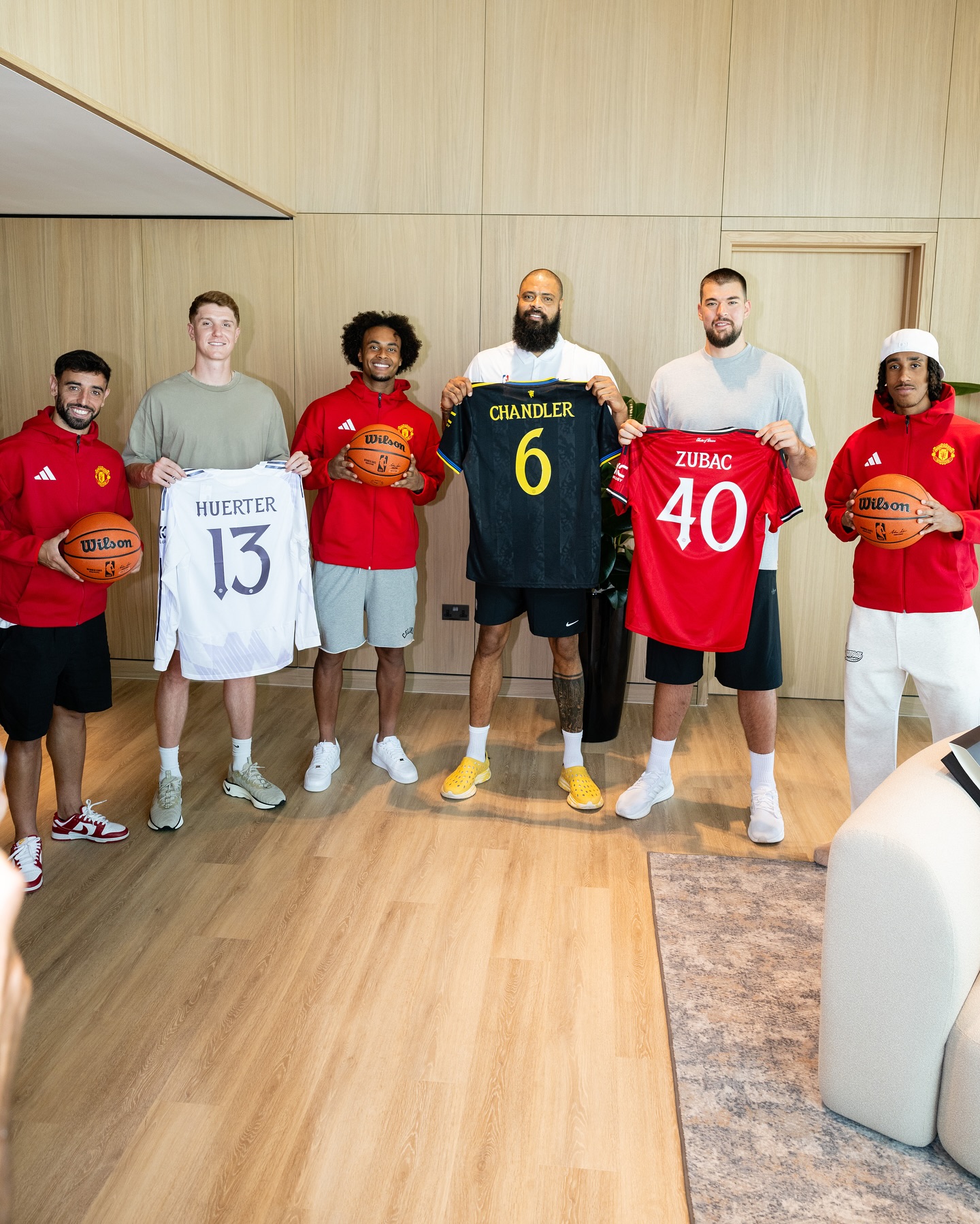 Instagram post by @laclippers for Chicago Bulls. Caption reads: 📍 Carrington

🤩 Checking in at....