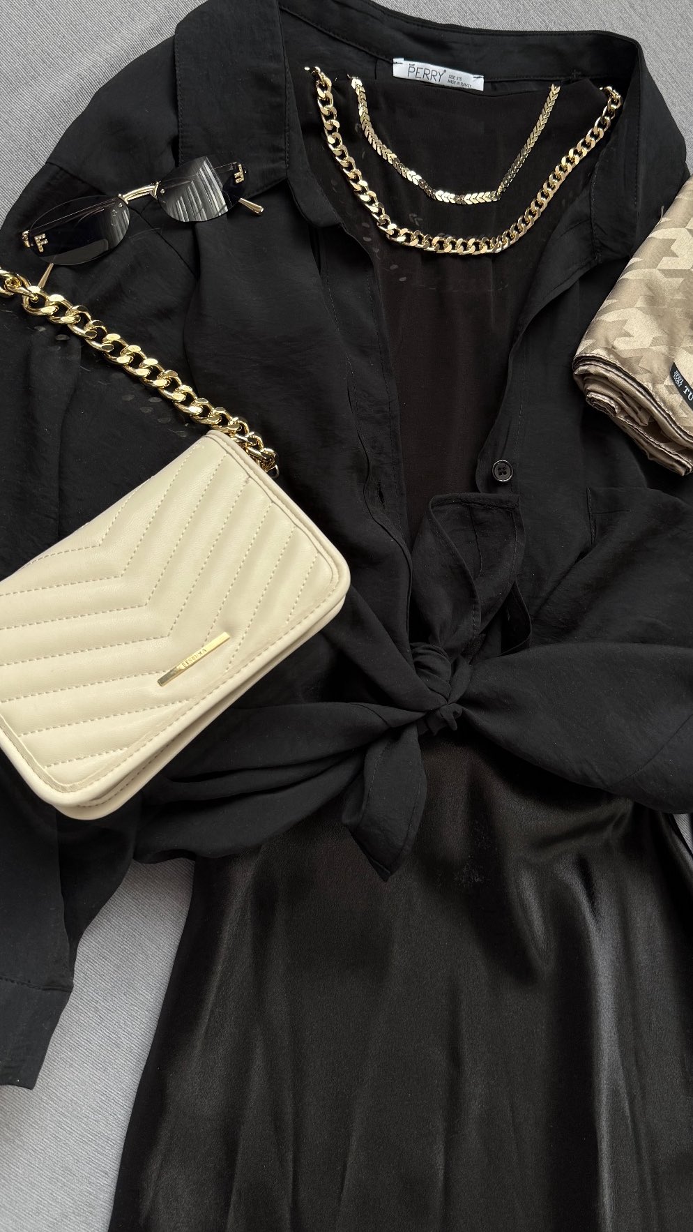 Instagram post by @bloggerguls for Modanisa. Caption reads: @modanisa ile bayram kombinim😍
Link storyde....