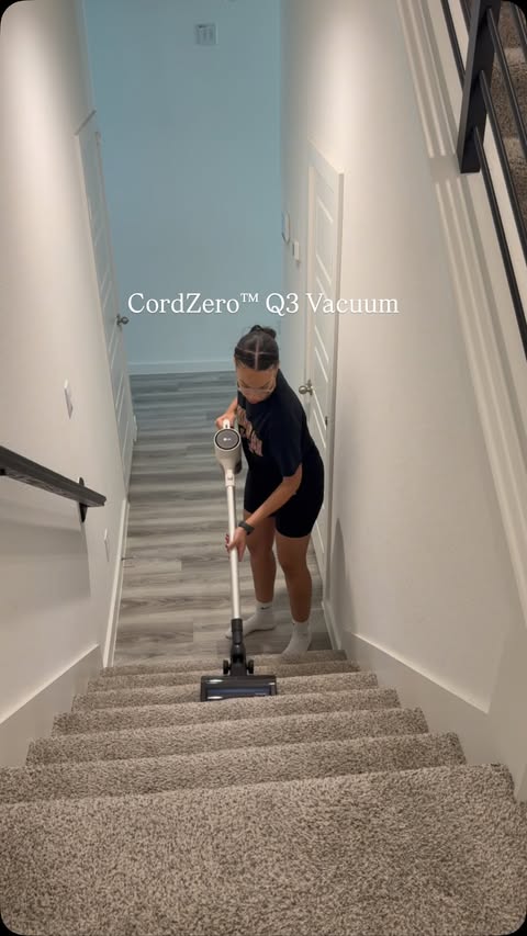 Instagram post by @itsandreamarie for LG USA. Caption reads: #Gifted @lgusa this vacuum is literally a dreammmm....