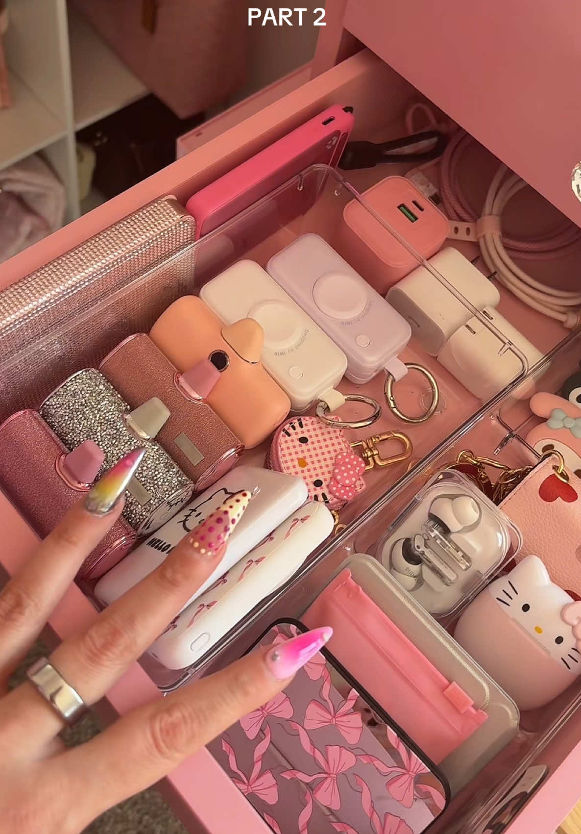 TikTok post by @brooktheshopaholic for INIU. Caption reads: [...] #packmypursewithme #packmybagwithme #ad....