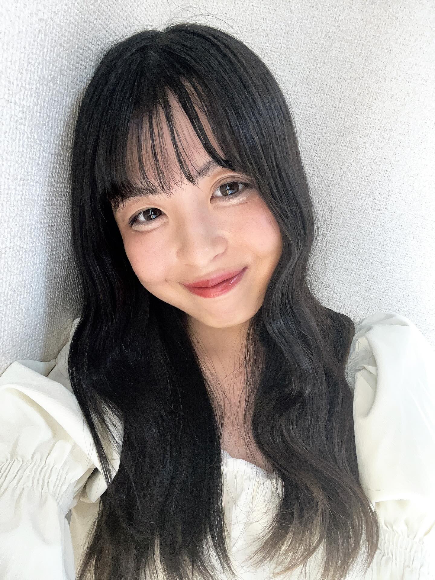 Instagram post by @koizumi_rin06 for Areti. Caption reads: 🎀ちょいとウェーブ巻きした日🎀

･

･

･

最近だいぶ髪の毛伸びてきて嬉しい〜♡♡
不器....