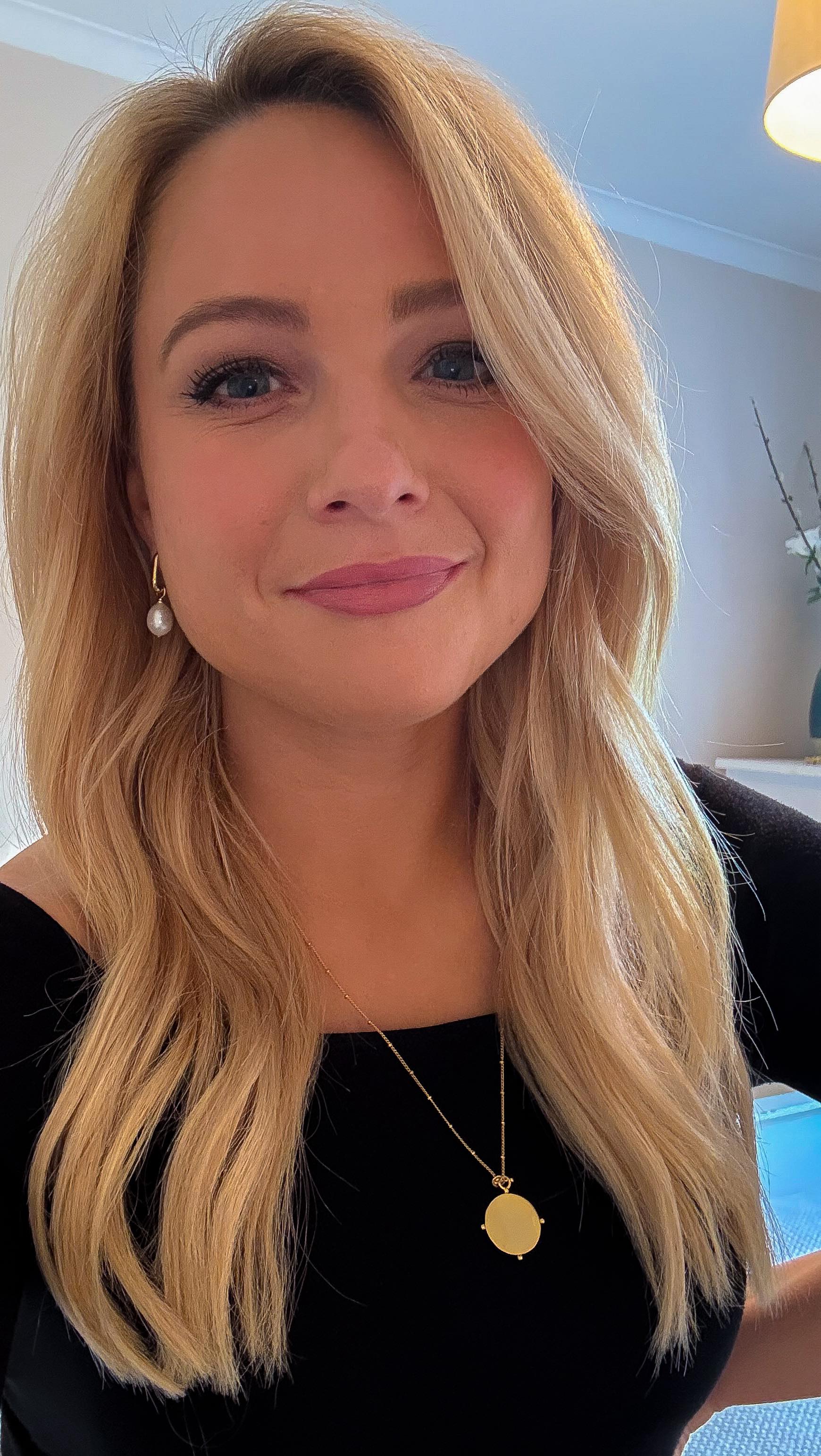 Instagram post by @tommya13 for Estella Bartlett. Caption reads: [...] my husband had another idea…😅

💎....