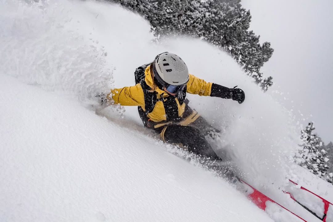 Instagram post by @laiasolc for Helly Hansen. Caption reads: [...] untouched powder @laiasolc trusting....
