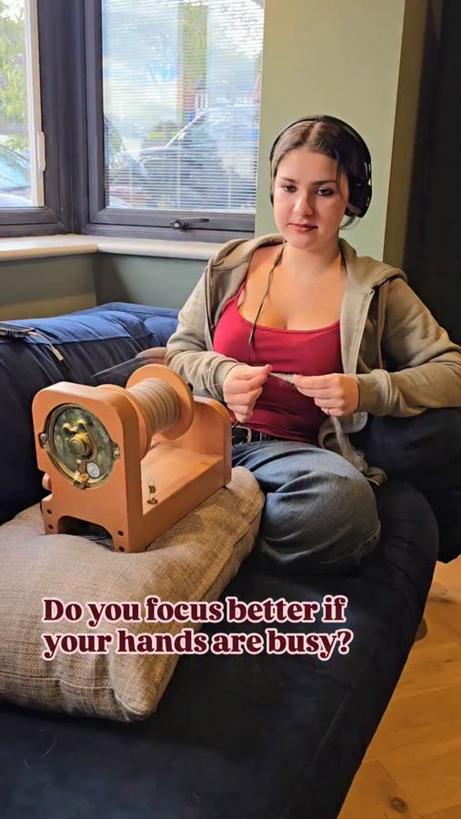 Instagram post by @eweniqueastrid for Outschool. Caption reads: Every week my @outschool Portuguese tutor sends me....