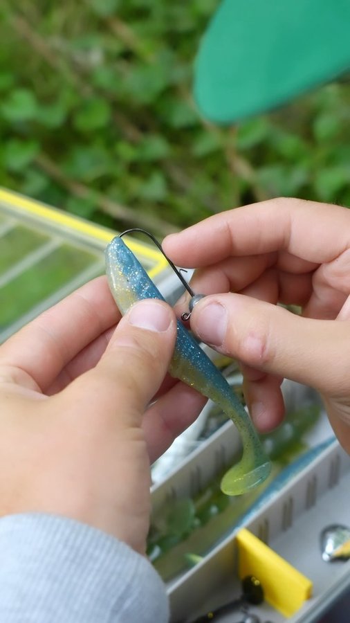 Instagram post by @romain.peche_ for Mustad Fishing. Caption reads: SATISFAISANT/100 ❤️👀… ______⁠ #Naysbaits....