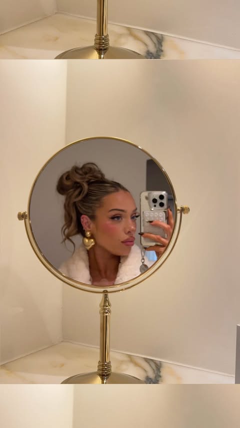 Instagram post by @delaneychilds for Perelel. Caption reads: [...] this final stretch ✨🌊🌞🫧 Loving my ....