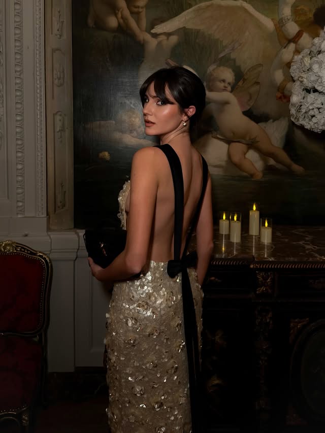 Instagram post by @paola_cossentino for RETROFÊTE. Caption reads: Happy new year 🌹 May this be the year all your....