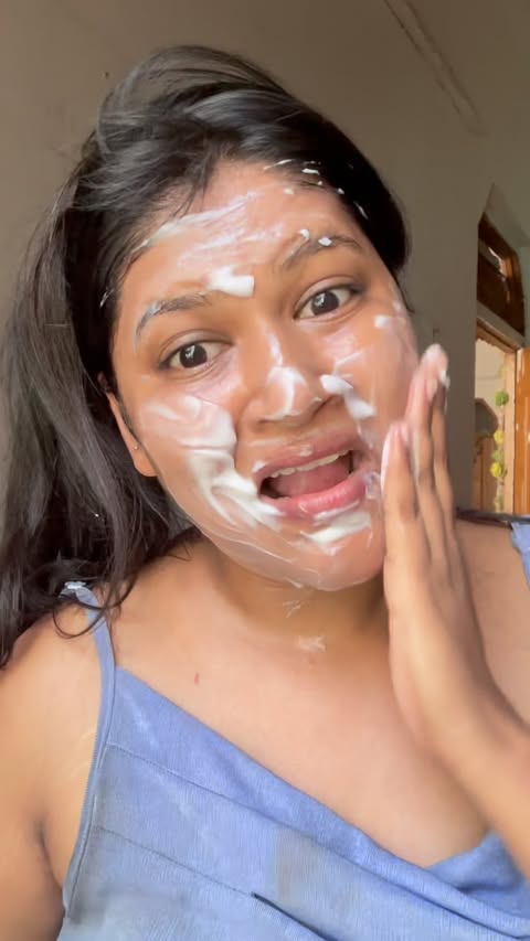 Instagram post by an influencer for Dr Sheths. Caption reads: [...] #drsethsmosturiser @drsheths.
