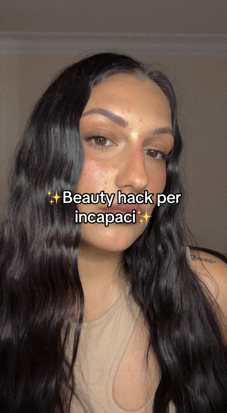 TikTok post by @mireacastellinimakeup for Enooso. Caption reads: ✨Beauty hack per incapaci ✨ @Enooso🌿Cosmetici....