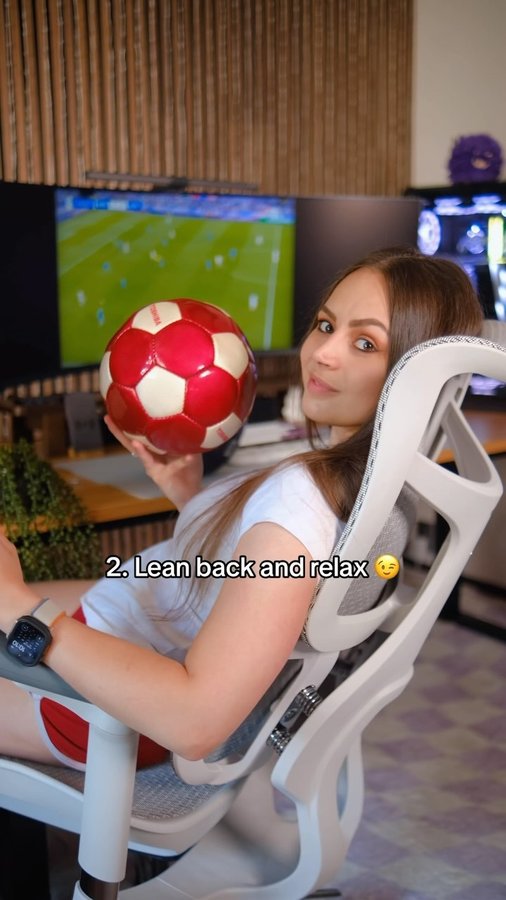 Instagram post by an influencer for SIHOO. Caption reads: [...] 2024 ⚽️ from the comfort of my SIHOO chair.....