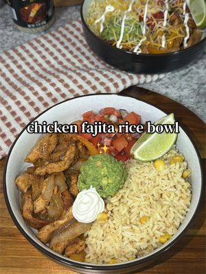 TikTok post by @theperfectplate.x for Sr. Michelado. Caption reads: Chicken Fajita Rice Bowl ✨ Everything you love....
