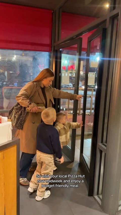 Instagram post by @allthingshays for Pizza Hut. Caption reads: Feeling spontaneous mid week with children is easy....