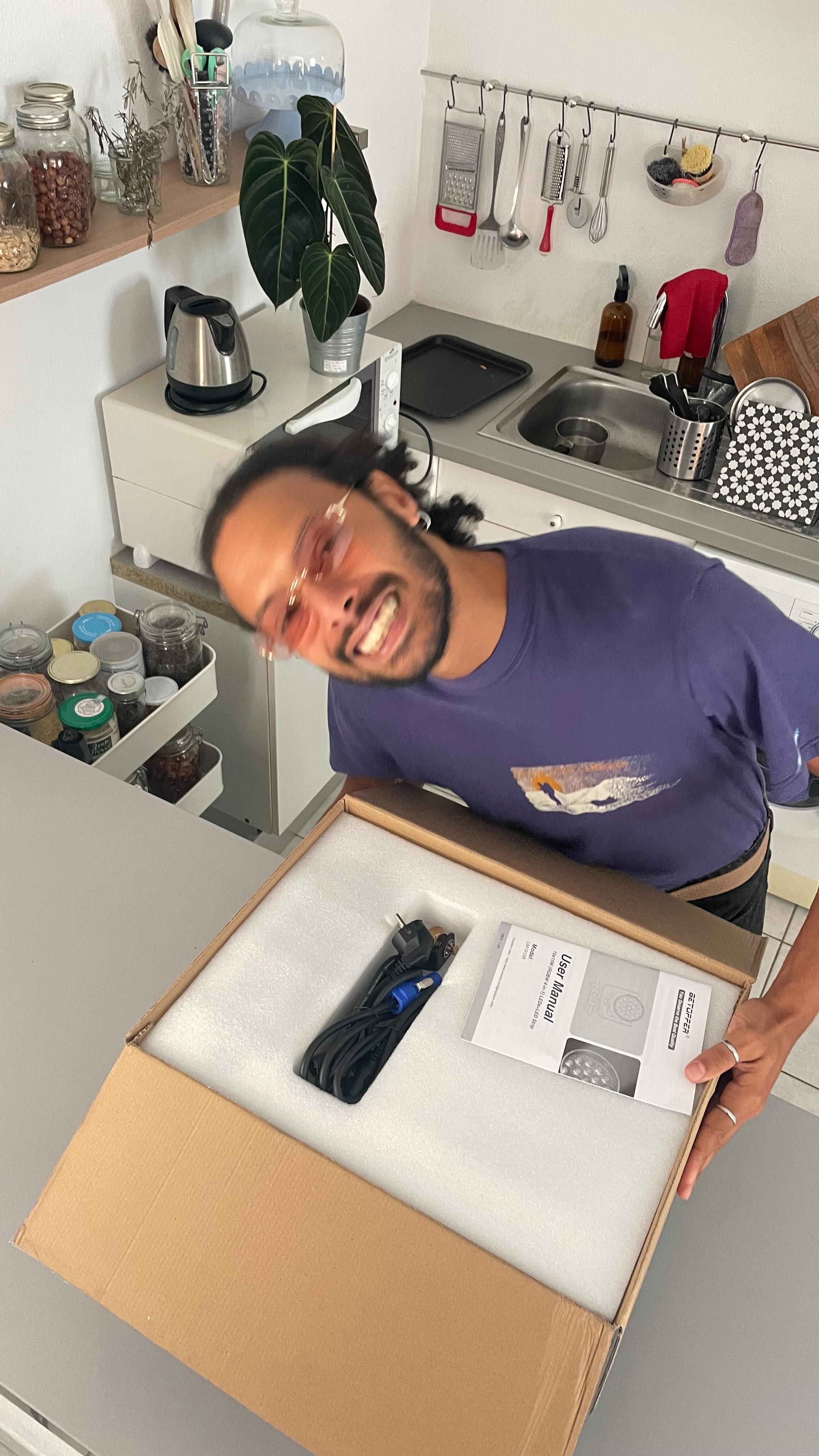 Instagram post by @dlegz_drkz for Betopper. Caption reads: 🚨 New gear alert! 🚨 Just unboxed the Betopper....