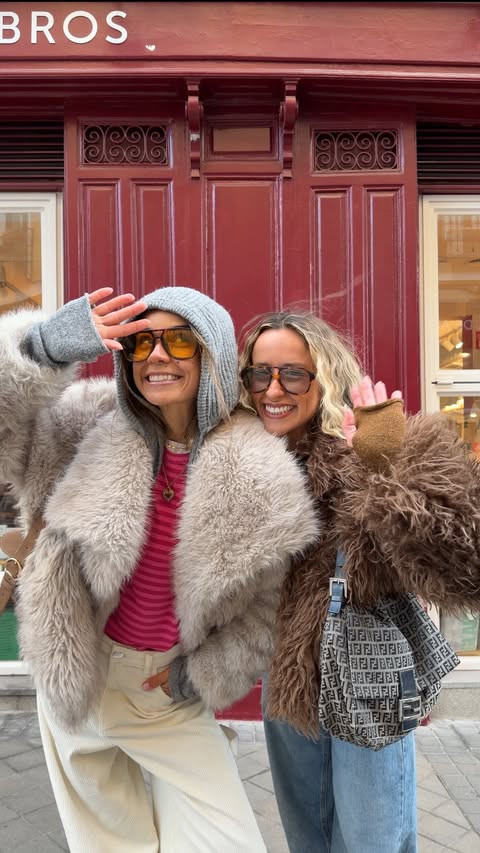 Instagram post by @mireia.lamana for Pull&Bear. Caption reads: together is better🧡✨ & looks from @pullandbear....