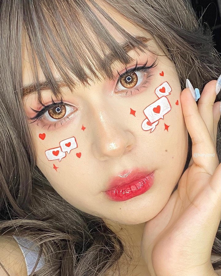 Instagram post by @karyznd for Candylens. Caption reads: [...] ❤️Productos/PR❤️ ✨Lenses: @candylensdotcom....