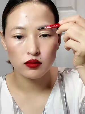 TikTok post by @yangnu17 for Espoir USA. Caption reads: the best brow mascara!!✨👍@espoir USA #espoir....