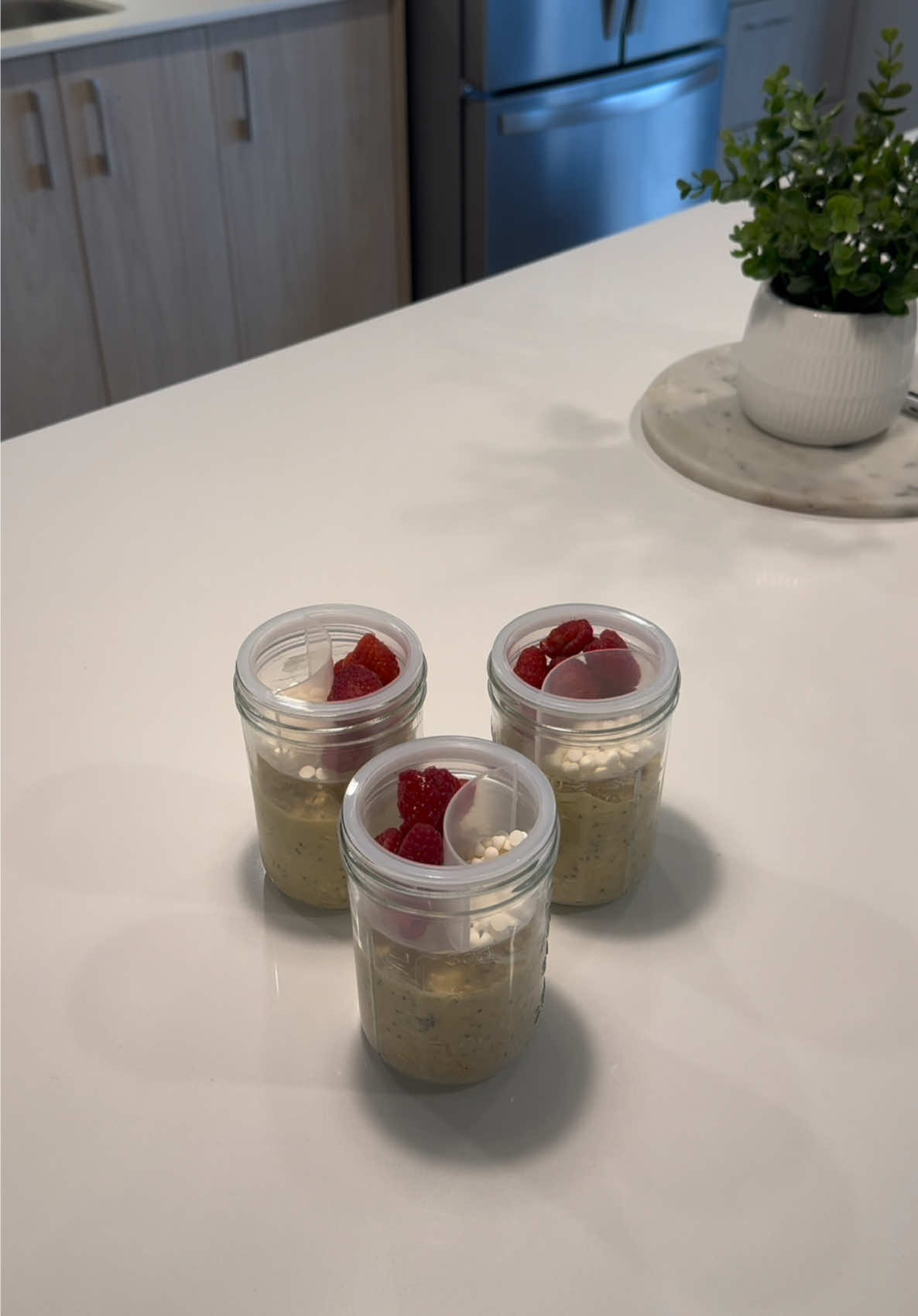 TikTok post by @sjbwellness for Earth’s Own. Caption reads: [...] w me 🫶🏽 as a gym girly, I love using....