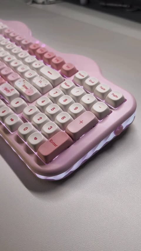 Instagram post by @blacklungio for Yunzii. Caption reads: Ad/gifted @yunzii_keyboard C98 Cake Keyboard....