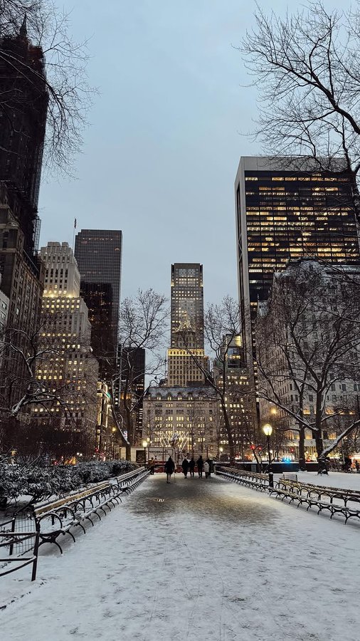 Instagram post by @sellingsaraa for NerdWallet. Caption reads: Thanks to @nerdwallet ’s Best-Of Awards, making....