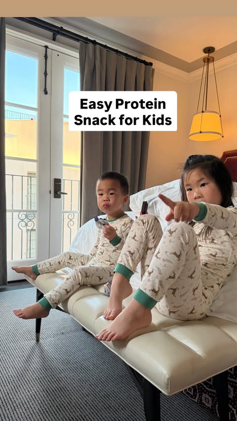 Instagram post by @annagetscozy for Perfect Bar. Caption reads: Traveling with toddlers is wild enough 😅 so I....