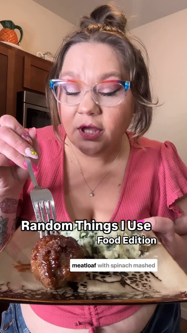 Instagram post by @voluptuousleah for Home Chef. Caption reads: Hi, @realhomechef we 🫶 you! 😂

Comment “home....