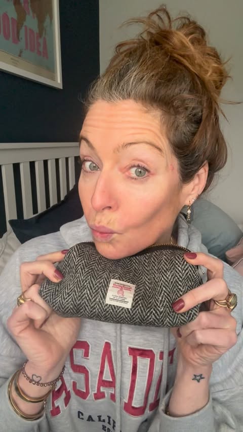 Instagram post by @doesmybumlook40 for Erborian. Caption reads: THREE MINUTE MAKEUP!! With 6 items. I know I said....