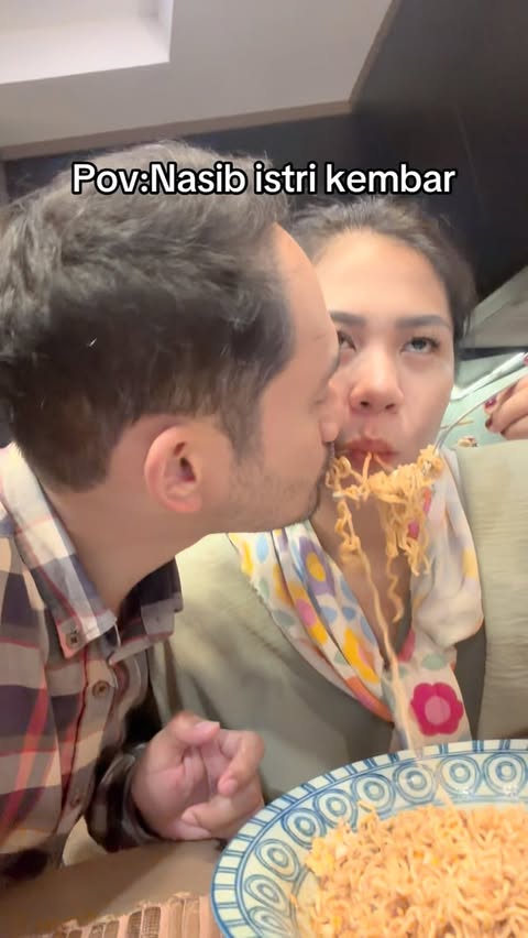 Instagram post by @adriansyah_martin for Indomie Seleraku. Caption reads: Please jangan ganggu gue trus!!!! Gue lagi makan....