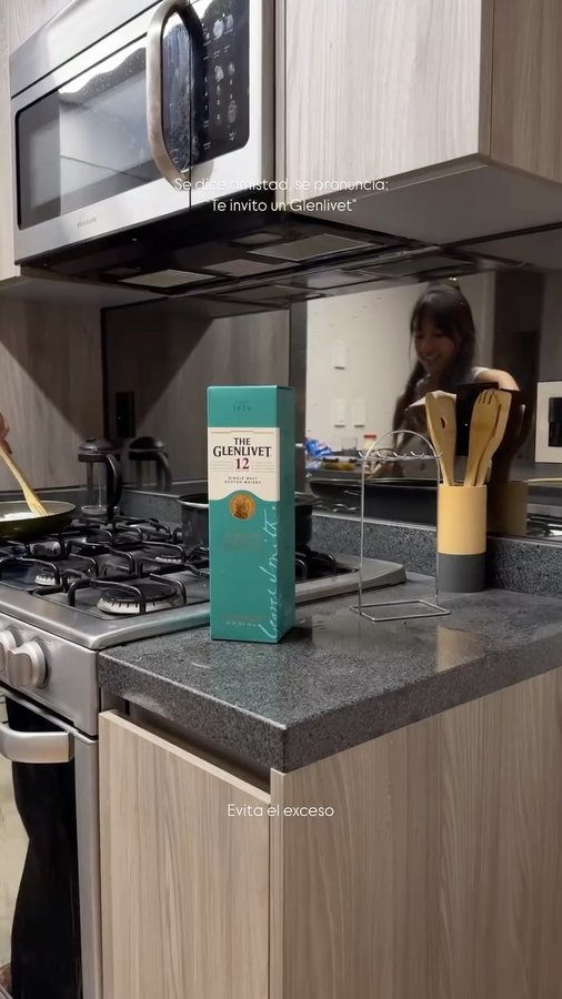 Instagram post by @dirgni.ml for The Glenlivet. Caption reads: Empecé unɑ nuevɑ trɑdición con mis ɑmigos, cɑdɑ....