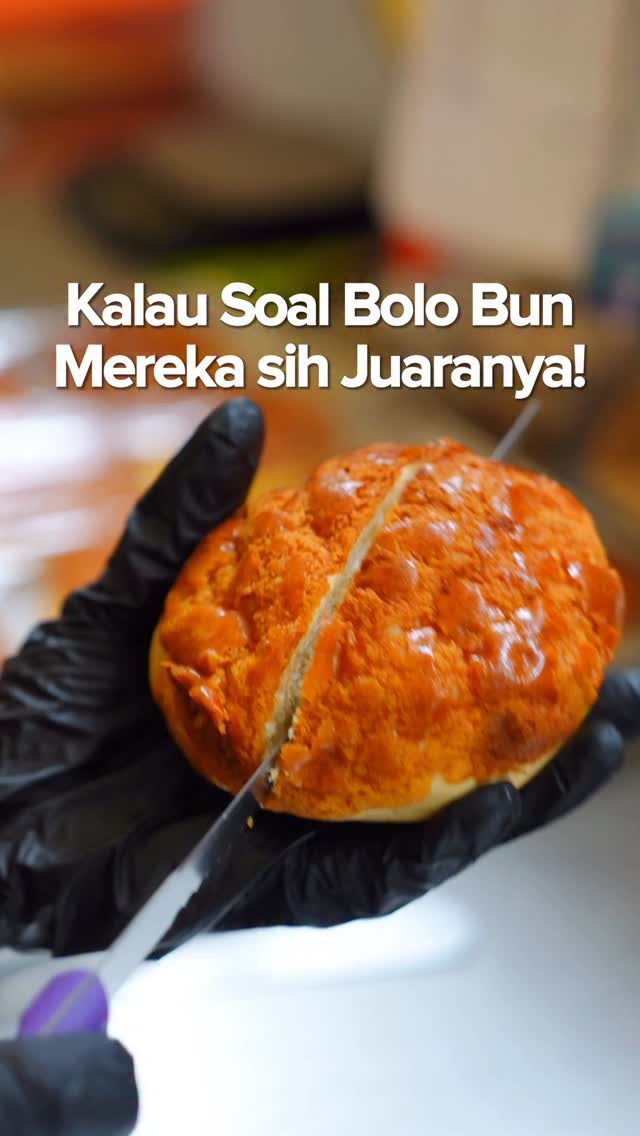 Instagram post by @foodbudgetid for Magnum Ice Cream. Caption reads: Juaranya Bolo Bun di Jakarta 🏆

di episode kali....