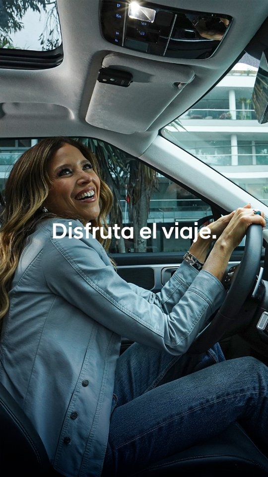 Instagram post by @annacarina for Hyundai. Caption reads: Luces listas, calefacción perfecta y música a todo....