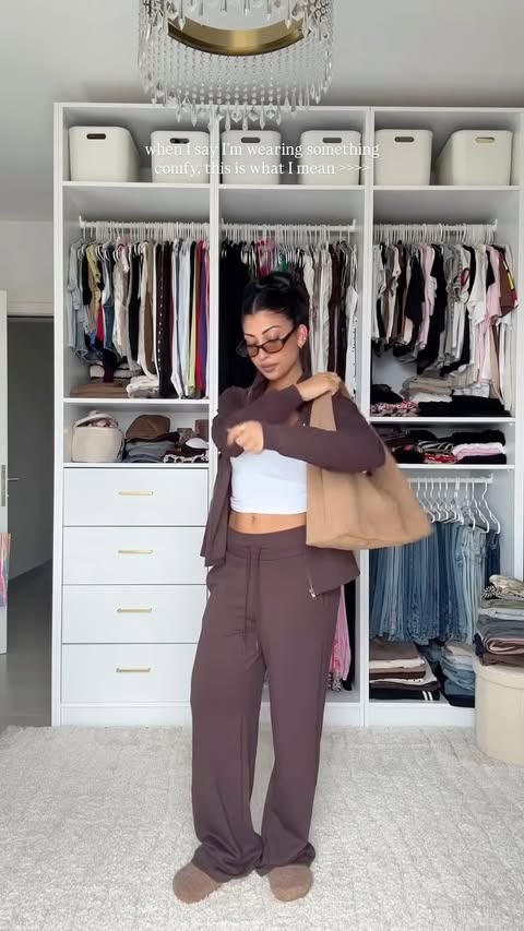 Instagram post by @abigail.vick for Tezenis. Caption reads: [...] in this ✨ My kind of comfy. And the new....