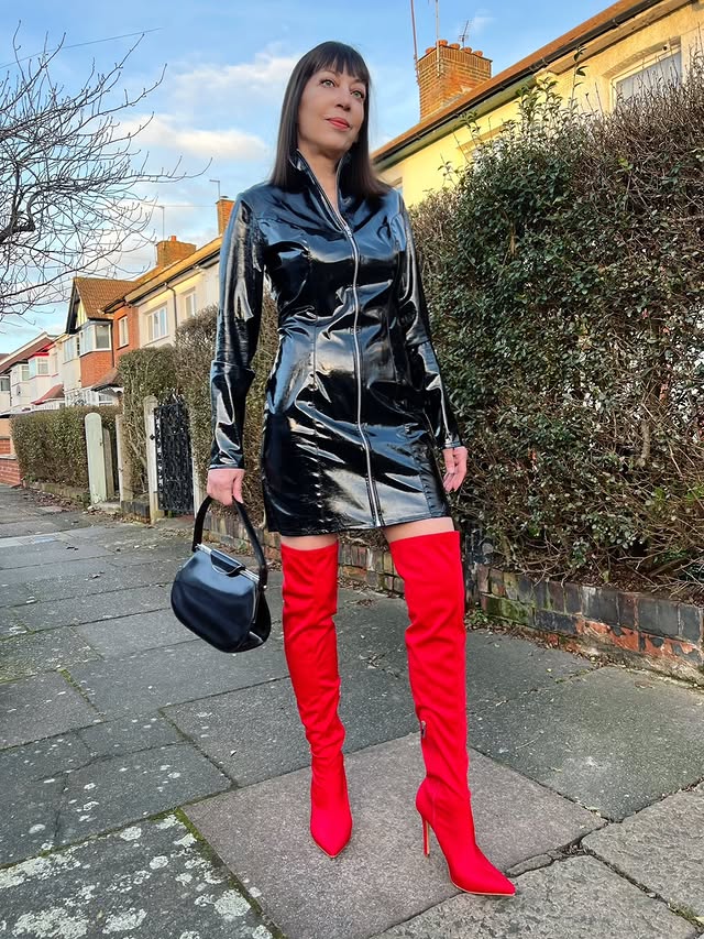 Instagram post by @mariegiammarino for Steve Madden. Caption reads: Tis the season for red boots. ♥️

Notice how red....