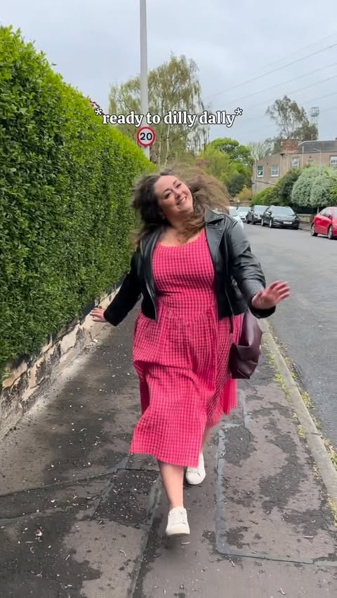Instagram post by @itslaurensmithy for Snag. Caption reads: A day without my @snagtights Chub Rub shorts; a....