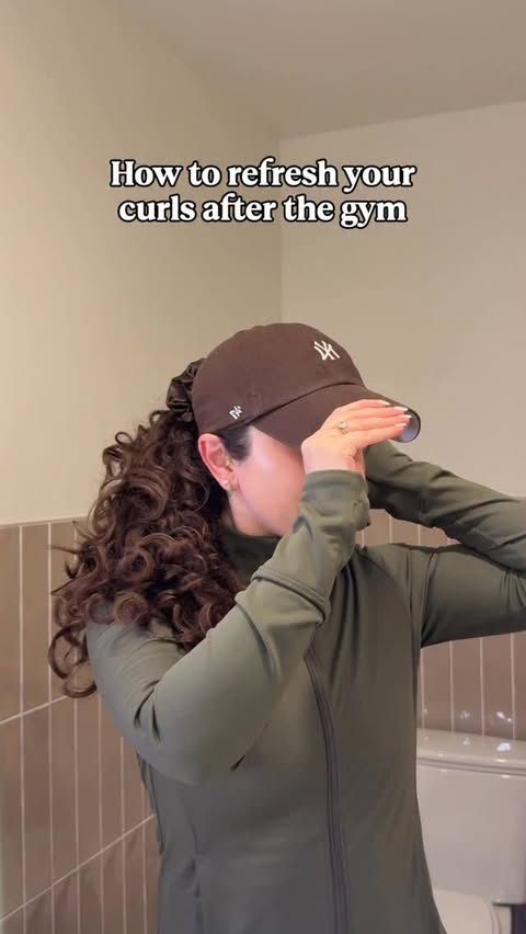 Instagram post by @laurenpiluso for CURLSMITH. Caption reads: [...] using the Curlfit Reviving Mist from....