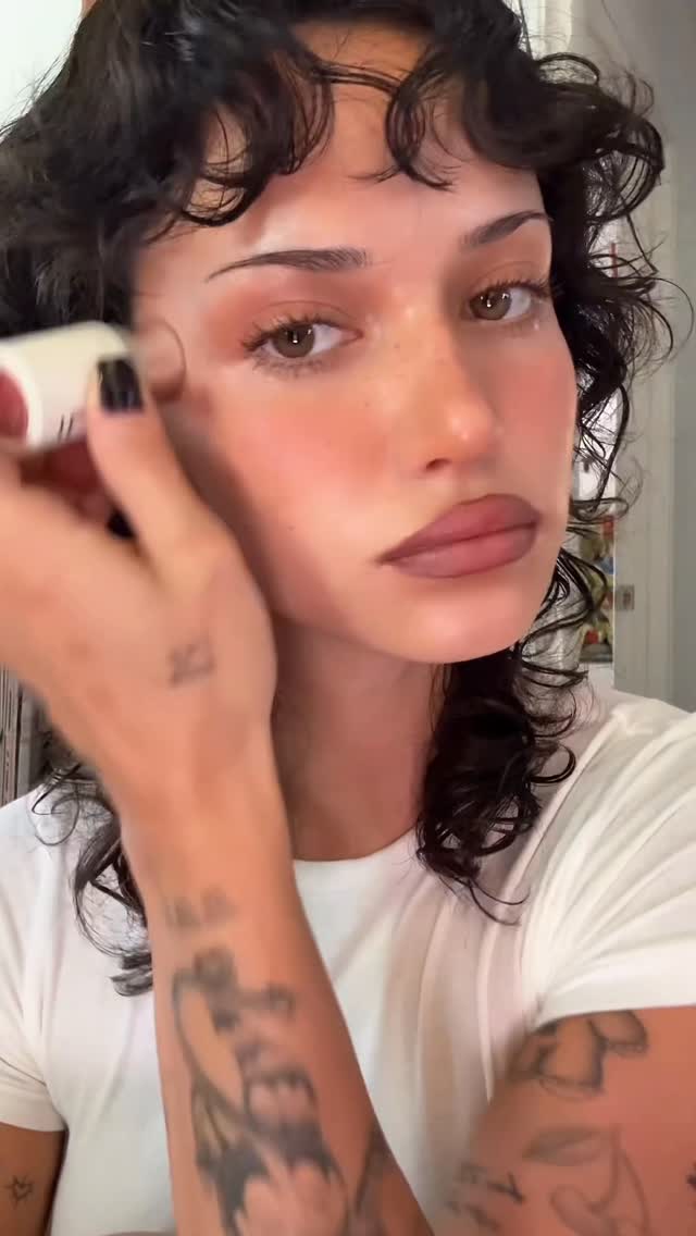 Instagram post by @unclejessiie for ILIA Beauty. Caption reads: obsessed to say the least @iliabeauty 🤍.