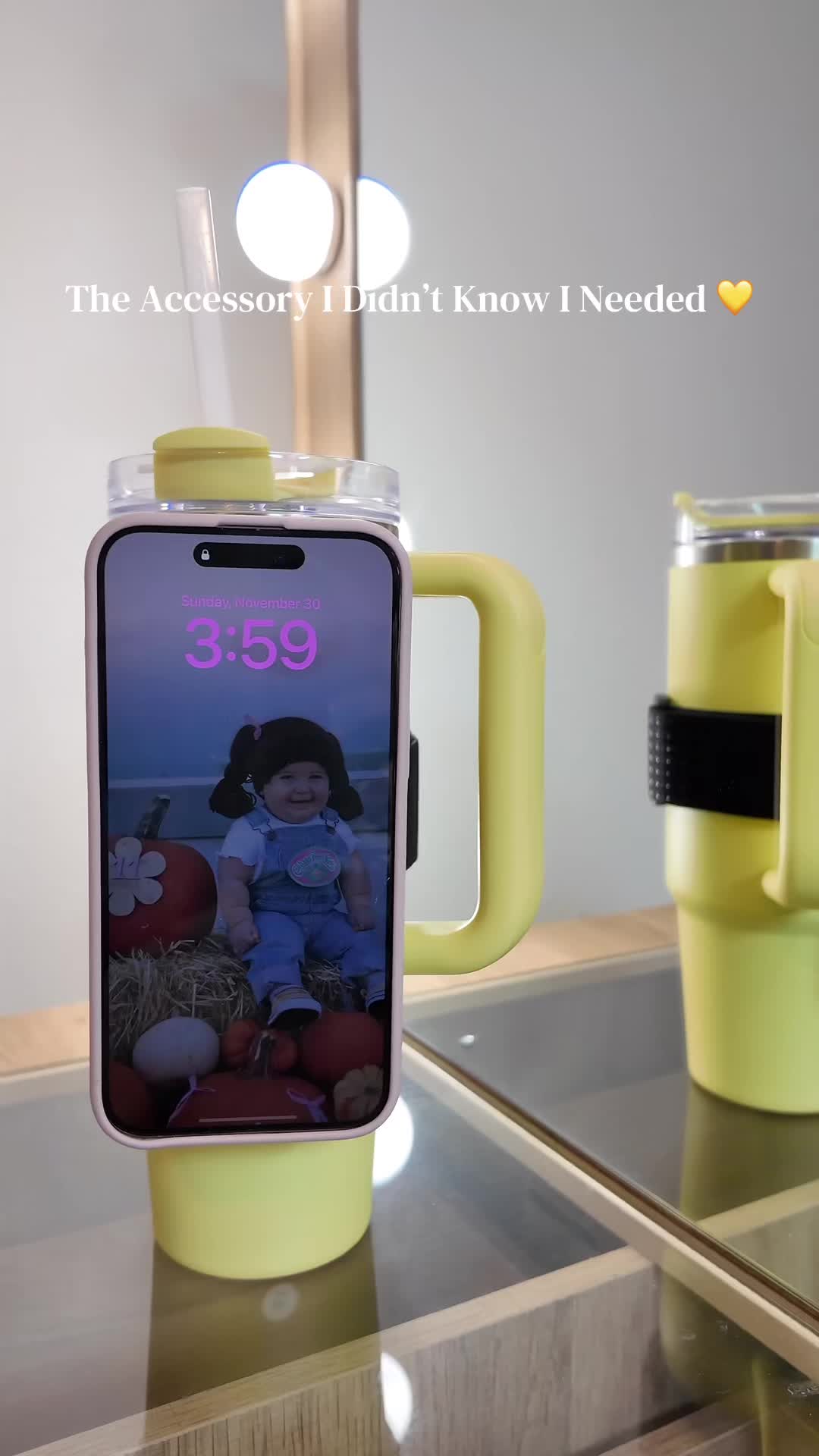 TikTok post by @dulce.rodriguezzz for Case-Mate. Caption reads: Game changer para las mamás 💛📱✨ @Case-Mate....