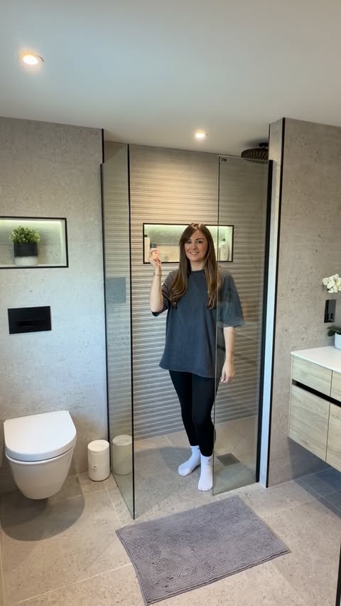 Instagram post by @louise_andallthingshome for Home Bargains. Caption reads: [...] Cillit Bang Black Mould Remover from Home....