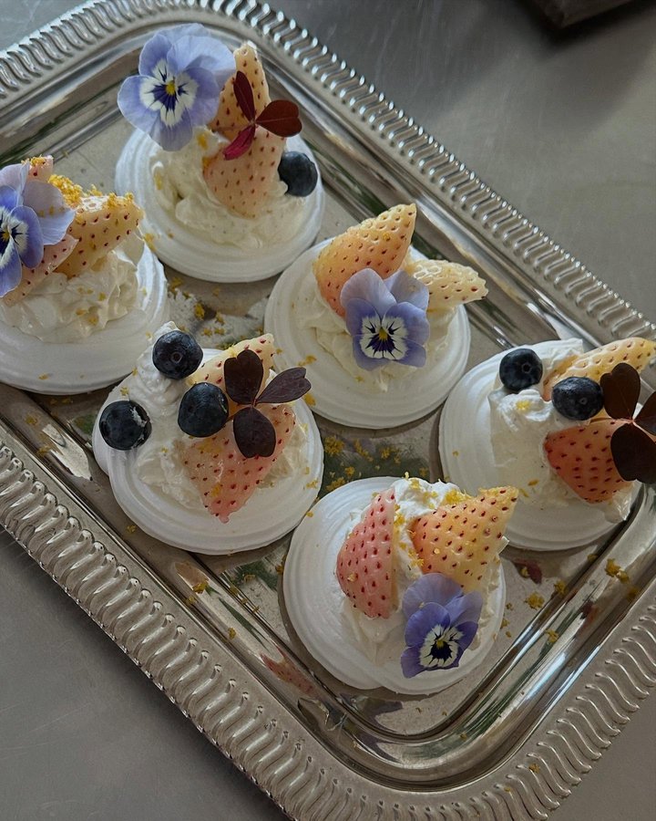 Instagram post by @fieulka for Wigiwama. Caption reads: Pretty cakes and pretty stuff 🤍 
__....