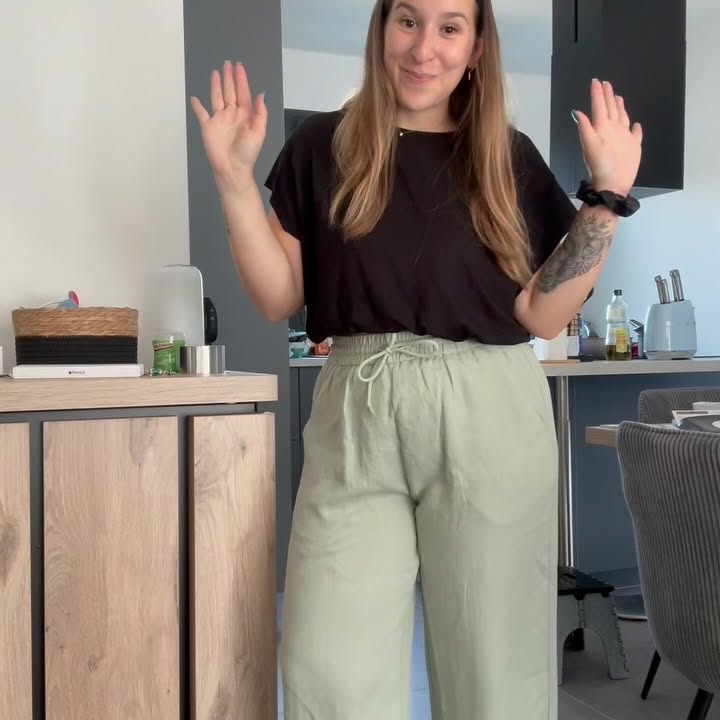 Instagram post by @laure_brnt13 for Halara. Caption reads: Je ne quitte plus mon pantalon respirant de la....