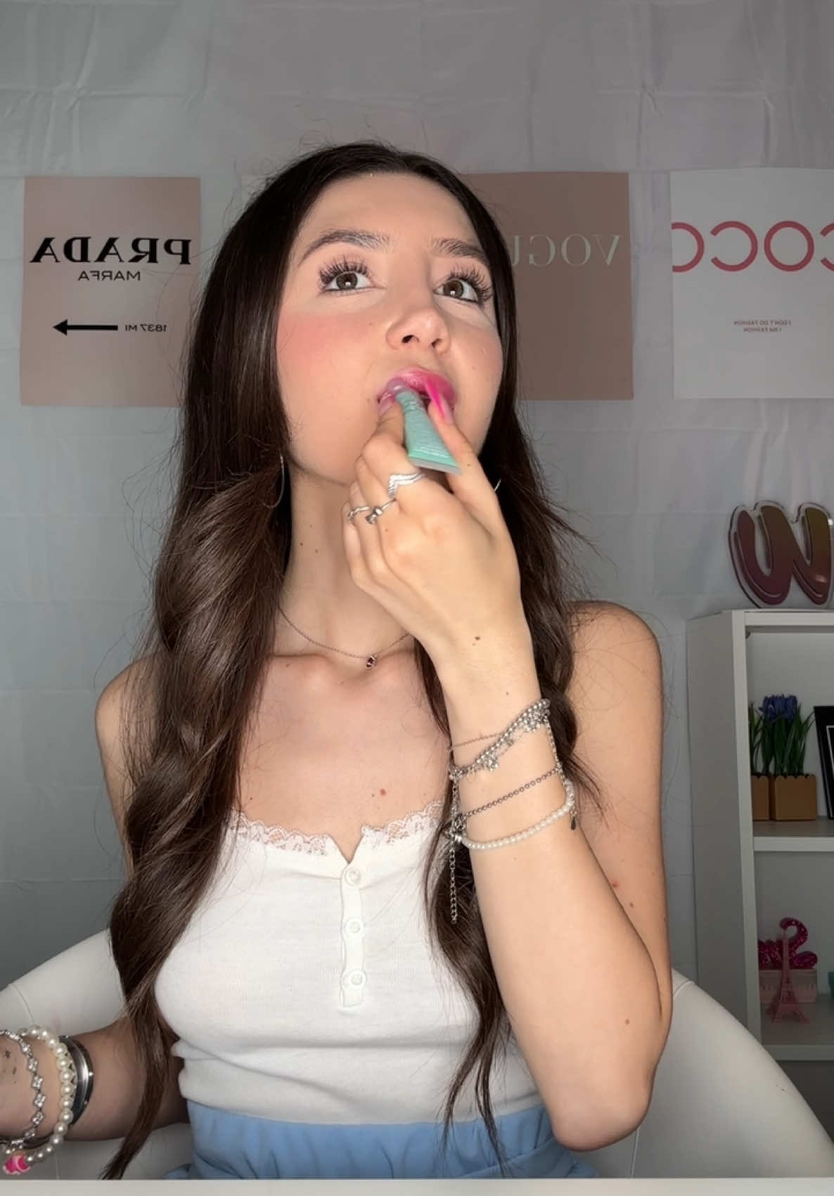 TikTok post by @eleonora.arcidiacono for Essence Cosmetics. Caption reads: Sono andata da Acqua & Sapone per scoprire la....