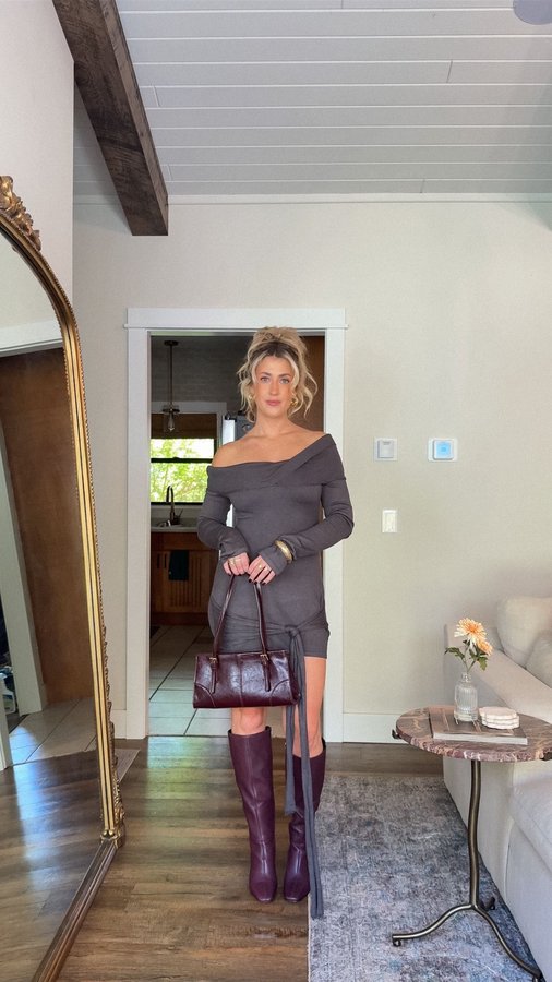 Instagram post by @maddybajczyk for Selfieleslie. Caption reads: [...] pieces. Use MADDYB15 for 15% off.....