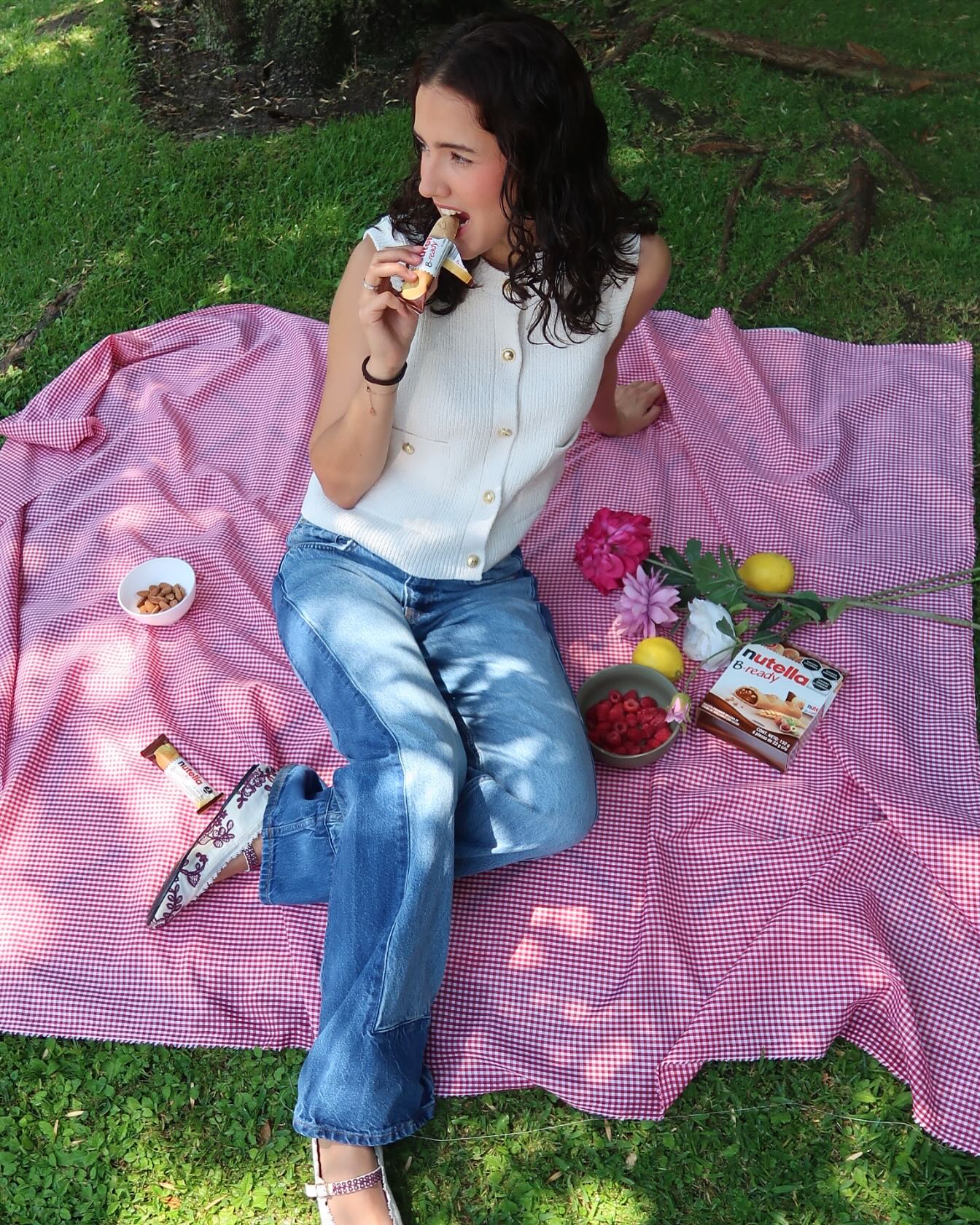 Instagram post by @nicoleagnesi for Nutella. Caption reads: Día de descanso y me arme un picnic de la mano de....