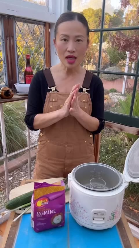 Instagram post by @pohlingyeow for SunRice. Caption reads: [...] & CLOUD EAR STIR FRY -  Feeds 3

2 cups....