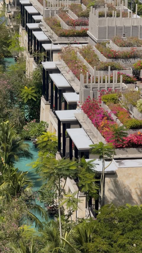 Instagram post by @hrbrowngoes for Luxury Escapes. Caption reads: [...] The Apurva Kempinski Bali with! (Ad)....